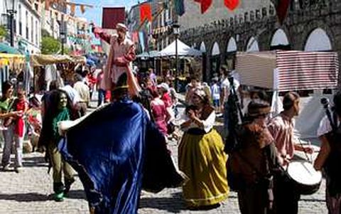 Varios espectculos recrearon el ambiente medieval en la Feira do Romnico de Negreira