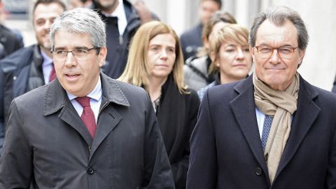 Francesc Homs junto a Artur Mas, ayer en el Tribunal Supremo