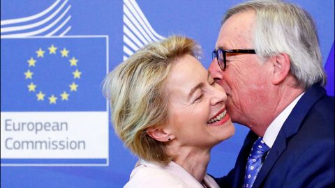  Ursula von der Leyen se reuni con Juncker durante su segundo da en Bruselas en busca de apoyos