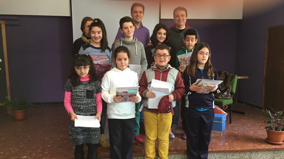 Unos setenta vecinos del barrio de O Polvor�n participaron en pasado s�bado en su tercera xuntanza anual, incluso con una peque�a orquesta.