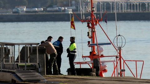 La Salvamar Mirfak traslad el cuerpo al puerto de Ferrol