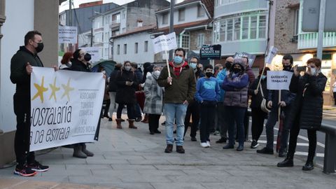 Hosteleros de Outes, Noia y Muros se manifestaron en el municipio outiense