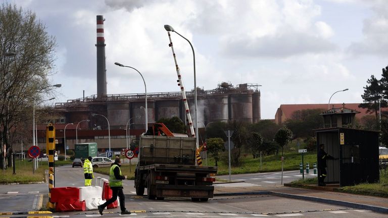 El comité asegura que solo quedan por encender 29 de las 512 cubas: «Si quisiera, Alcoa podría completar el arranque este mes»