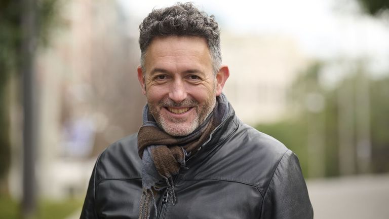 La Voz entrega este domingo «Historia de un crimen perfecto», de Mikel Santiago