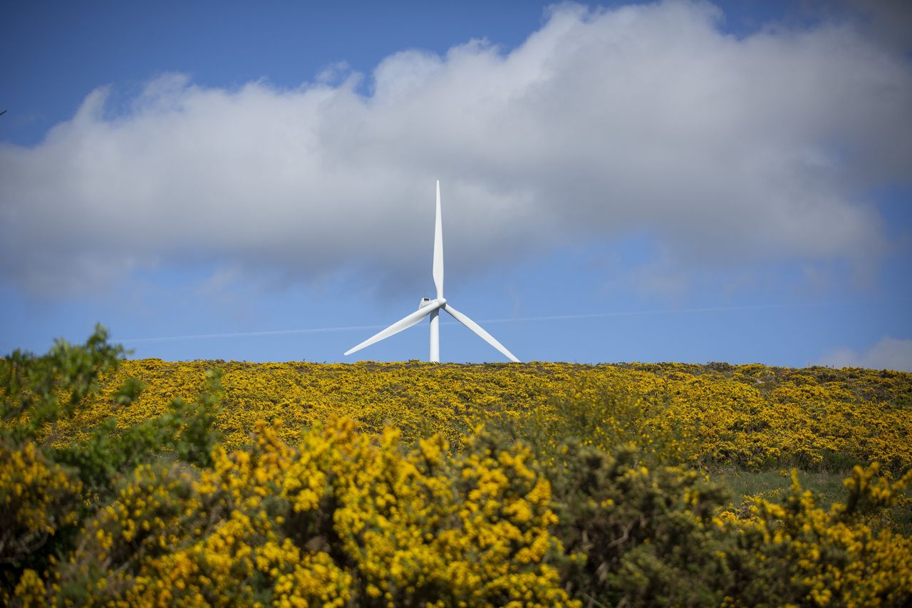 A Baña intensifica su oposición al parque eólico de Troitomil