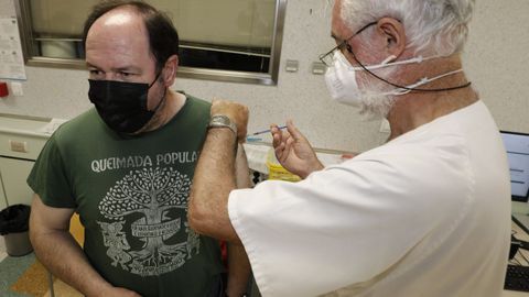 Imagen de la campaa de vacunacin en el hospital de Burela