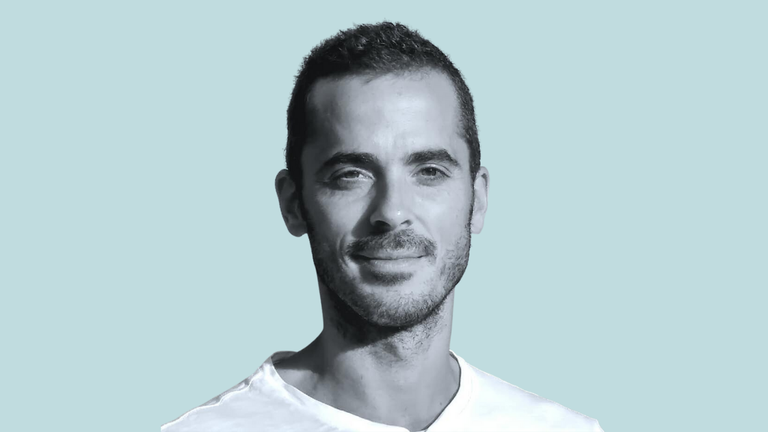 Rober Sánchez es entrenador personal y educador para el movimiento. Su blog M de Movimiento es uno de los más leídos sobre actividad física.