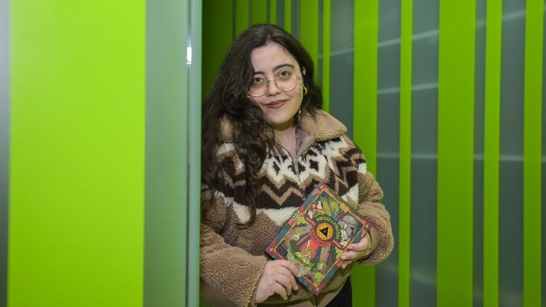 Bea Gregores, ilustradora: «A miña idea era retomar a referencia deses bestiarios máxicos dos anos noventa »