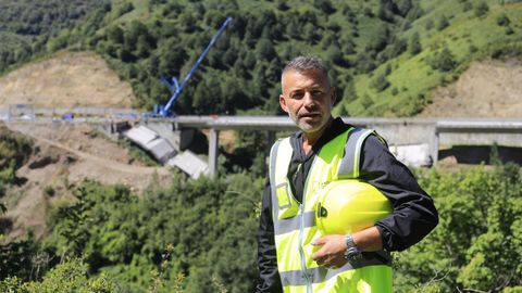 Entrevista a Javier Ares, gerente de Demoliciones Coruña y jefe de la obra que derribará el vano que queda en pie en el viaducto de la A-6.