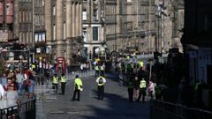 Las calles de Edimburgo, capital de Escocia, comienzan a blindarse ante la llegada del fretro con el cuerpo de Isabel II.