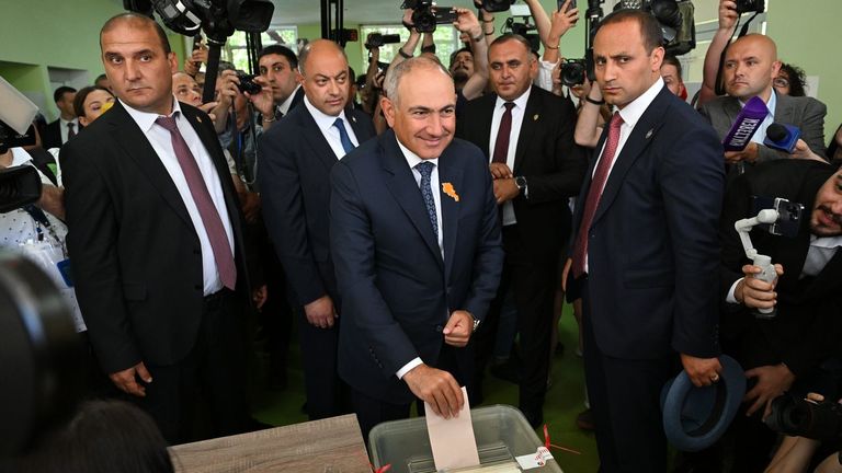 El europeísta Pashinián gana las elecciones de Armenia en pl