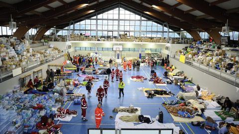 Un pabelln deportivo se transforma en un refugio temporal para los afectados por el terremoto de Amatrice (Italia)
