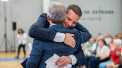 Rueda abraza al candidato del PP en A Estrada, Jos Lpez Campos