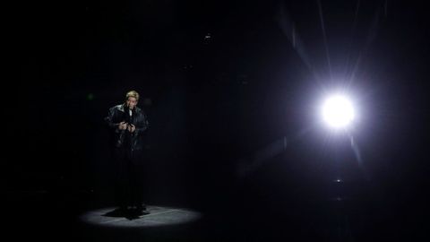 Marius Bear, de Suiza, con una actuación muy minimalista en Eurovisión