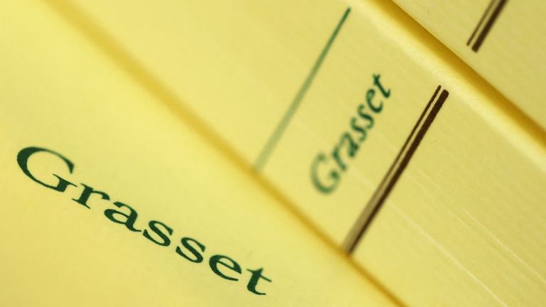 Más de cien escritores abandonan la editora Grasset por el cese de su director y entre acusaciones de derechización