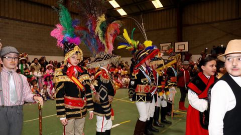 Fiesta sobre los entroidos tradicionales en el colegio de A Ramallosa