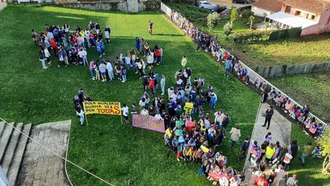 Escolares en los actos de Mugardos.