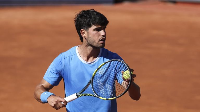 Carlos Alcaraz anuncia que no jugará Roland Garros por su lesión de muñeca