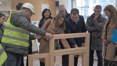 El conselleiro Romn Rodrguez y la alcaldesa de Lugo, Lara Mndez, comprobaron con una reproduccin cmo sern las nuevas ventanas del edificio
