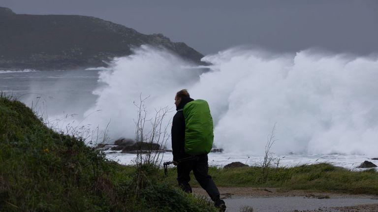 Los efectos de la borrasca Claudia: temporal en Galicia y calor en el resto de Europa