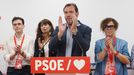 El candidato socialista a la alcaldía de Valladolid, Óscar Puente, durante su comparecencia hoy domingo en la capital pucelana tras conocer el resultado de las elecciones.