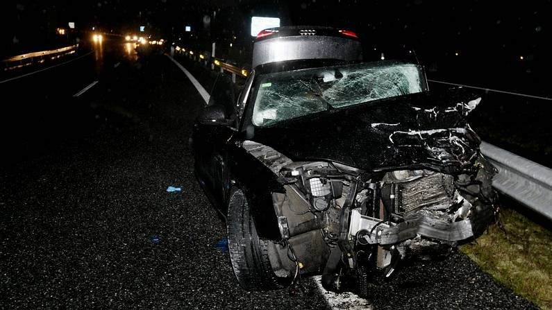 Vecinos y concejales se concentraron ante la urbanizaci�n de Cima da Agra.