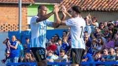 Rondn y Fors celebran el 1-0 del Real Oviedo a la Cultural