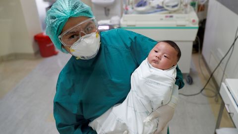 El paciente de COVID-19 ms joven de Tailandia, un beb de un mes, recibi hoy el alta hospitalaria
