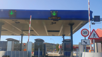 Peaje de la autopista del Huerna.