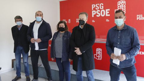 Villarino, junto a otros dirigentes del PSOE, en una rueda de prensa ofrecida este jueves