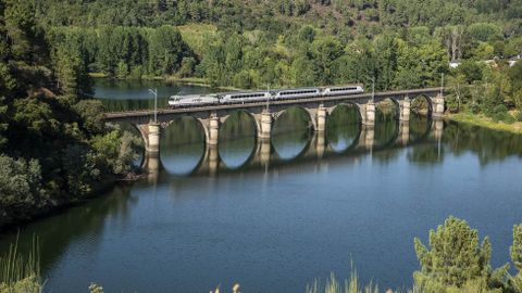 Viaducto ferrovario de Rairos visto desde la ruta