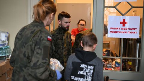 Reparto de ayuda en Polonia entre los refugiados que han llegado de Ucrania
