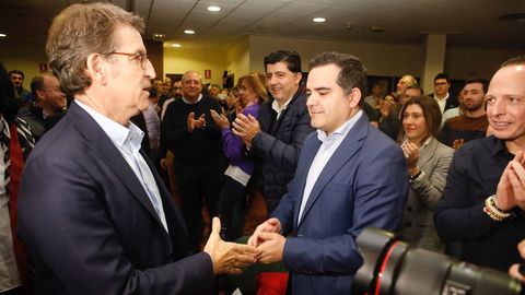 Feijoo saluda al excoordinador de Ciudadanos en Lugo. Fue llamativa la presencia, en primera fila, de Jacobo Vázquez, hasta hace dos meses coordinador provincial del partido naranja. óscar cela