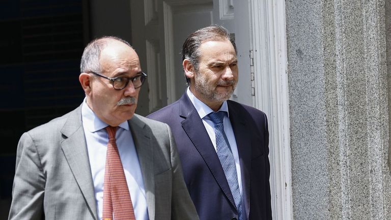 Ábalos pide un abogado de oficio para comparecer este miércoles ante el Supremo