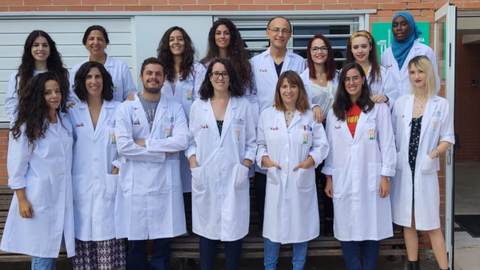 Jos Manuel Fuentes junto a su equipo de investigadores. 