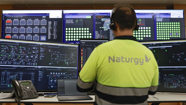 Naturgy cae un 8 % en Bolsa tras vender el fondo GIP, controlado por BlackRock, su 11,4 % en la energética