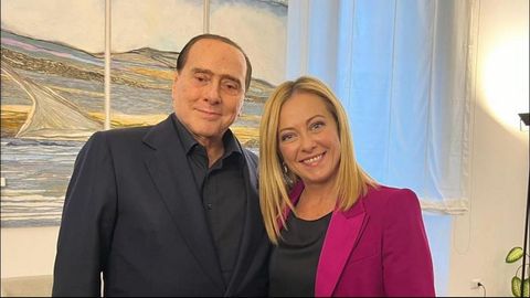 Berlusconi colg en su red social una foto de su reunin con Giorgia Meloni.