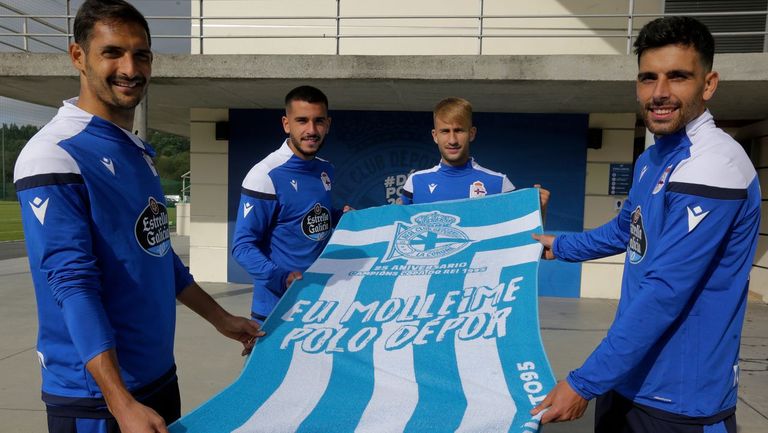 Celso Borges, Adri Castro, Yago Gandoy y Eneko Bóveda posan para La Voz