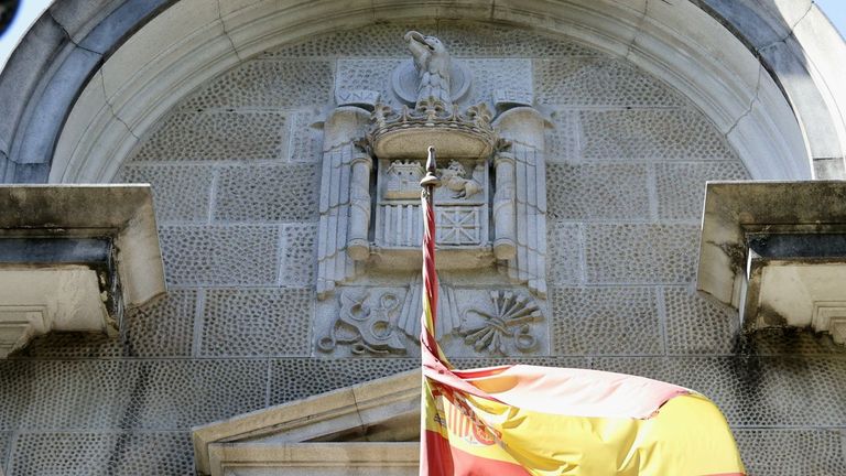 Adiós al último símbolo franquista público de Vigo