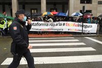 Ms de dos centenares de miembros de las Fuerzas del Orden y de la Seguridad del Estado se han concentrado este mircoles ante la sede de la Delegacin del Gobierno en Asturias, en Oviedo
