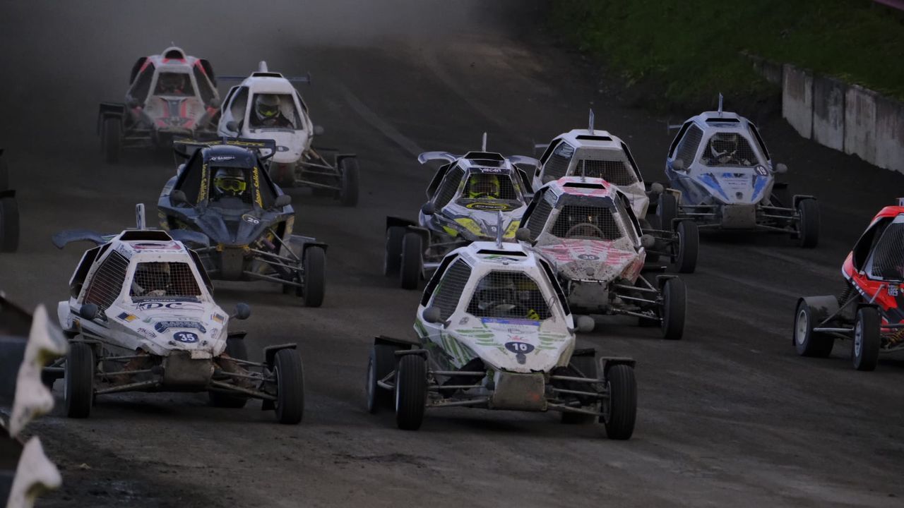 El acelerador frena a Álex Palou en su estreno en car cross en Arteixo