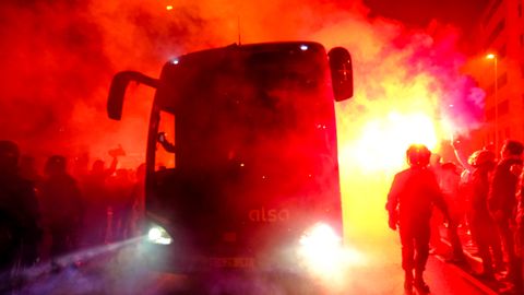 Recibimiento al autobs del Real Oviedo