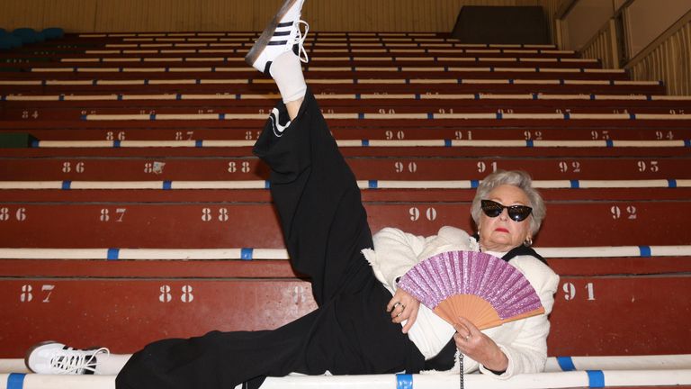 Isabel, la superabuela y modelo de Ferrol: «Yo soy muy juvenil: tengo 86 años por fuera y 18 por dentro»