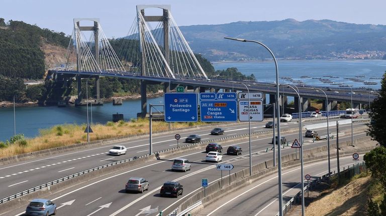 La AP-9 genera inusuales alianzas en el Congreso