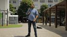 Xove convers en el campus con los estudiantes sobre los problemas de vivienda