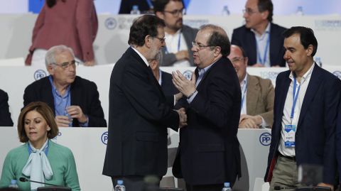 Herrera saludando a Rajoy. 