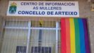 La bandera LGTB del Centro de Información ás Mulleres de Arteixo desapareció aprovechando las vacaciones del personal