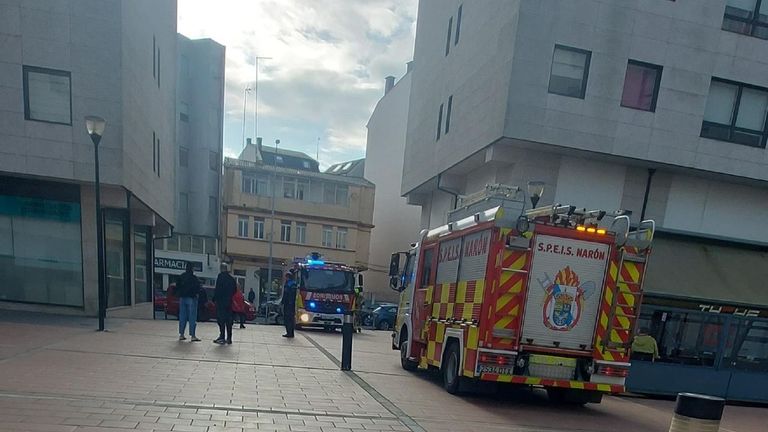 Evacuados los locales en la plaza de O Alto, en Narón, por una fuga de gas