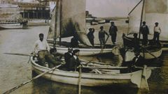 Foto antigua de embarcaciones en el municipio focense