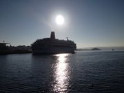 El �Oriana�, llegando a puerto